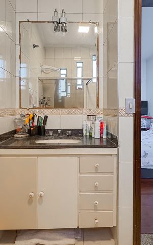 Casa à venda com 194m², 3 quartos e 2 vagas Casa à venda com 194m², 3 quartos e 2 vagasBanheiro da Suíte 1