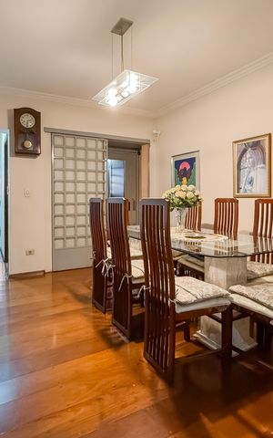 Casa à venda com 194m², 3 quartos e 2 vagas Casa à venda com 194m², 3 quartos e 2 vagasSala de Jantar