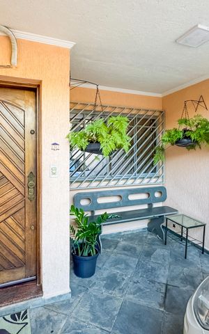 Casa à venda com 194m², 3 quartos e 2 vagas Casa à venda com 194m², 3 quartos e 2 vagasEntrada