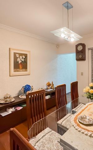 Casa à venda com 194m², 3 quartos e 2 vagas Casa à venda com 194m², 3 quartos e 2 vagasSala de Jantar