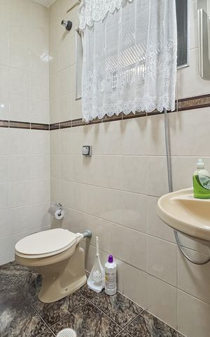 Casa à venda com 194m², 3 quartos e 2 vagas Casa à venda com 194m², 3 quartos e 2 vagasLavabo