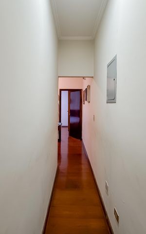 Casa à venda com 194m², 3 quartos e 2 vagas Casa à venda com 194m², 3 quartos e 2 vagasCorredor