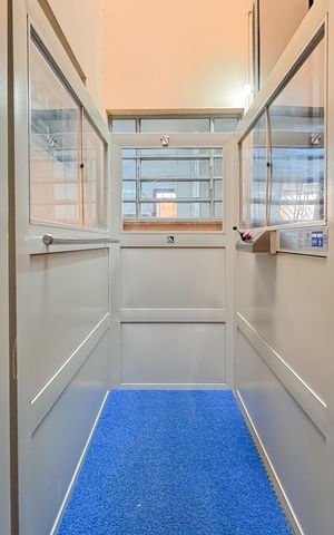 Casa à venda com 194m², 3 quartos e 2 vagas Casa à venda com 194m², 3 quartos e 2 vagasSuíte 2 - Elevador
