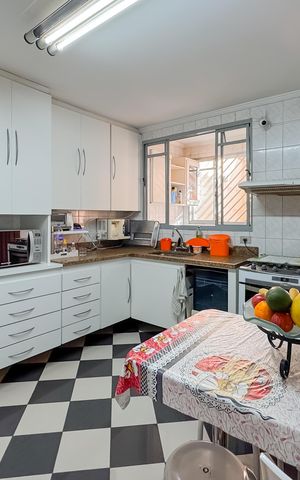 Casa à venda com 194m², 3 quartos e 2 vagas Casa à venda com 194m², 3 quartos e 2 vagasCozinha