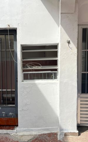 Casa à venda com 200m², 2 quartos e 2 vagas Casa à venda com 200m², 2 quartos e 2 vagasCorredor