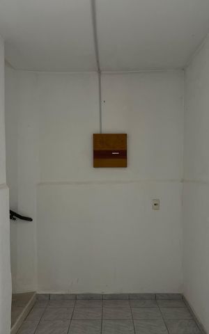 Casa à venda com 200m², 2 quartos e 2 vagas Casa à venda com 200m², 2 quartos e 2 vagasSala
