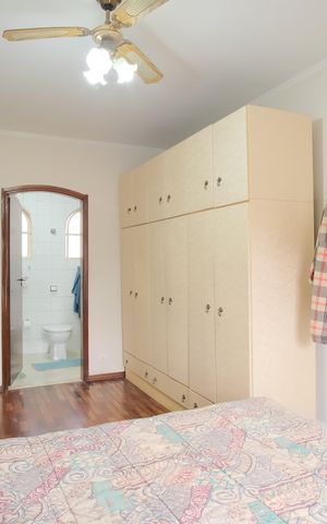 Casa à venda com 300m², 3 quartos e 2 vagasSuíte