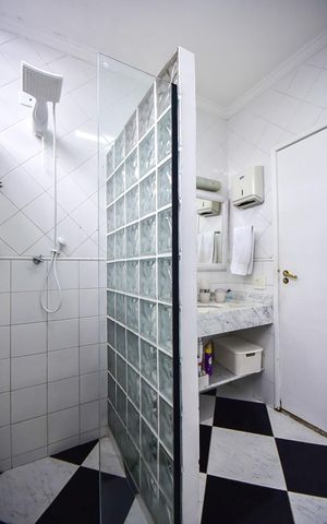 Casa à venda com 260m², 2 quartos e 3 vagasBanheiro