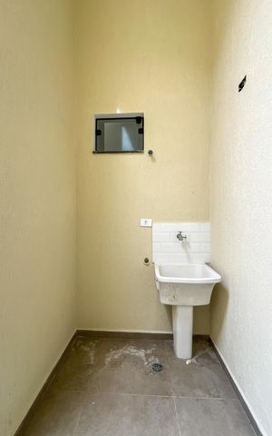 Casa à venda com 150m², 3 quartos e 2 vagas Casa à venda com 150m², 3 quartos e 2 vagasÁrea de Serviço