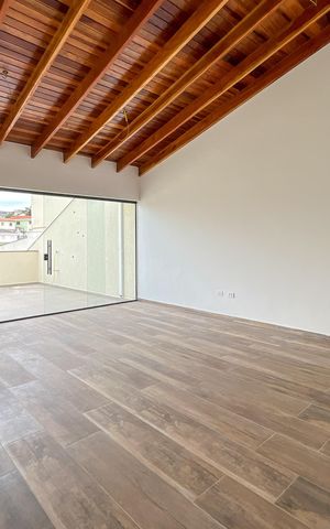 Casa à venda com 150m², 3 quartos e 2 vagas Casa à venda com 150m², 3 quartos e 2 vagasSala/Cozinha