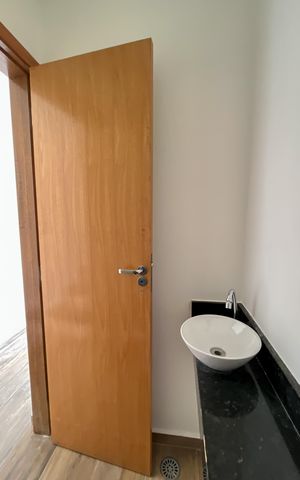 Casa à venda com 150m², 3 quartos e 2 vagas Casa à venda com 150m², 3 quartos e 2 vagasLavabo