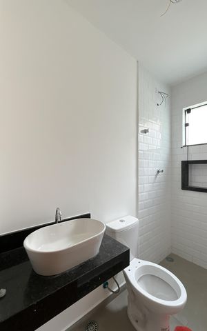 Casa à venda com 150m², 3 quartos e 2 vagas Casa à venda com 150m², 3 quartos e 2 vagasBanheiro Social