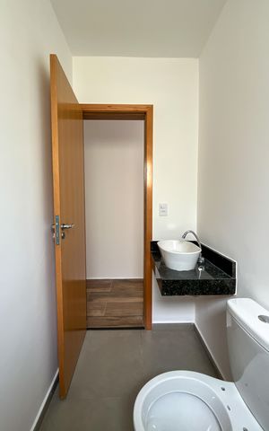 Casa à venda com 150m², 3 quartos e 2 vagas Casa à venda com 150m², 3 quartos e 2 vagasBanheiro Social