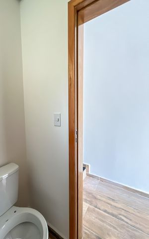 Casa à venda com 150m², 3 quartos e 2 vagas Casa à venda com 150m², 3 quartos e 2 vagasLavabo