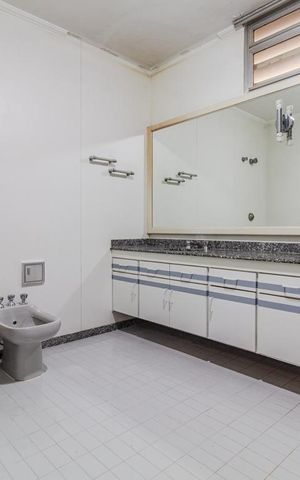 Casa para alugar com 297m², 3 quartos e 2 vagasBanheiro da Suíte
