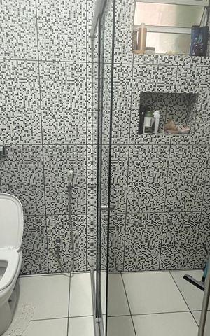 Casa à venda com 200m², 3 quartos e 1 vaga Casa à venda com 200m², 3 quartos e 1 vagaBanheiro