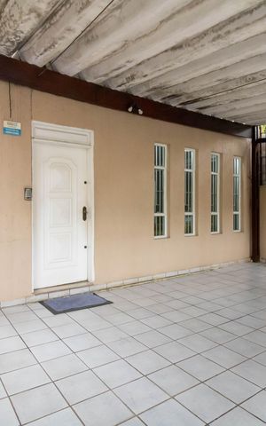 Casa à venda com 225m², 5 quartos e 3 vagas Casa à venda com 225m², 5 quartos e 3 vagasGaragem