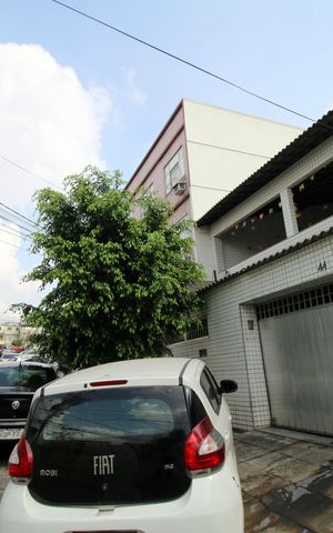 Casa à venda com 300m², 2 quartos e 2 vagasFachada da casa