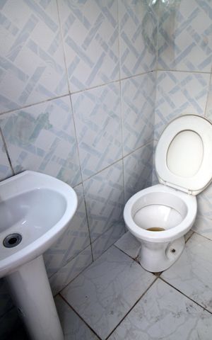 Casa à venda com 300m², 2 quartos e 2 vagasBanheiro de serviço 1