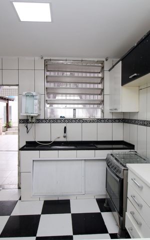 Casa à venda com 300m², 2 quartos e 2 vagasCozinha