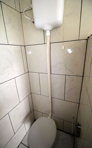 Casa à venda com 300m², 2 quartos e 2 vagasBanheiro de serviço