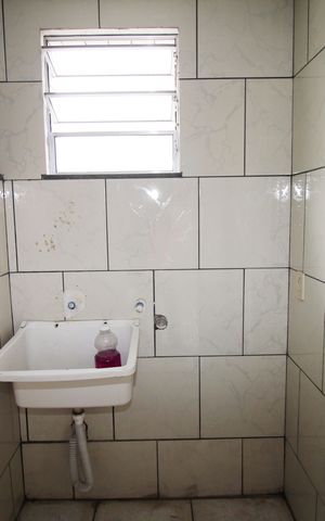 Casa à venda com 300m², 2 quartos e 2 vagasBanheiro de serviço tanque