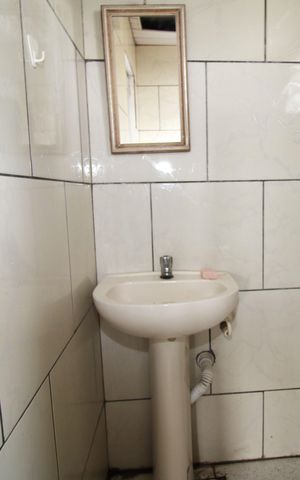 Casa à venda com 300m², 2 quartos e 2 vagasBanheiro de serviço