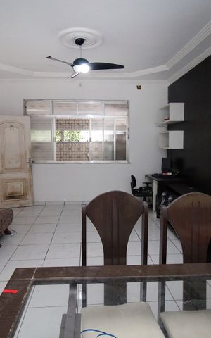 Casa à venda com 300m², 2 quartos e 2 vagasSala