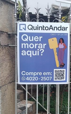 Casa à venda com 116m², 2 quartos e 4 vagas Casa à venda com 116m², 2 quartos e 4 vagasFachada
