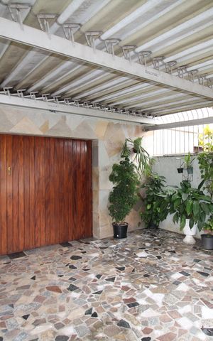 Casa à venda com 116m², 2 quartos e 4 vagasGaragem