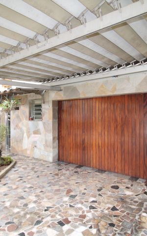 Casa à venda com 116m², 2 quartos e 4 vagasGaragem