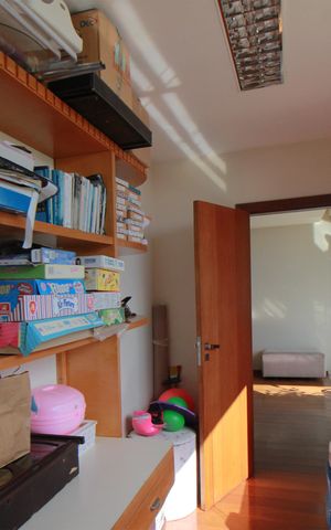 Casa à venda com 720m², 3 quartos e 6 vagasEscritório