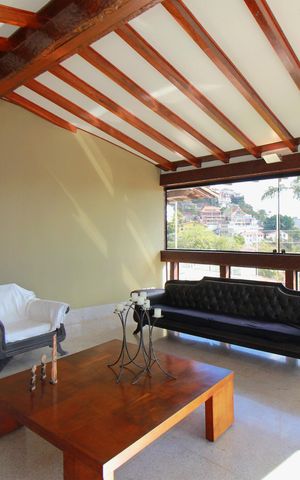 Casa à venda com 720m², 3 quartos e 6 vagasSala
