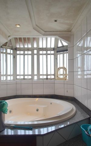 Casa à venda com 244m², 3 quartos e 2 vagasBanheiro da Suíte