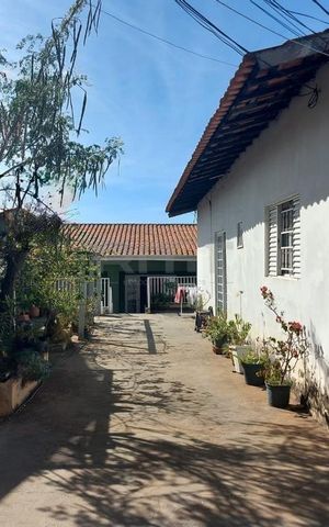 Casa à venda com 98m², 3 quartos e 5 vagas