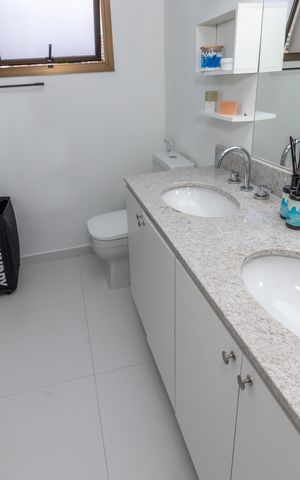 Apartamento para alugar com 180m², 4 quartos e 3 vagas Apartamento para alugar com 180m², 4 quartos e 3 vagasBanheiro da Suíte 1