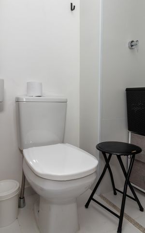 Apartamento para alugar com 180m², 4 quartos e 3 vagas Apartamento para alugar com 180m², 4 quartos e 3 vagasBanheiro de Serviço