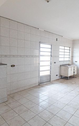 Casa à venda com 420m², 3 quartos e 2 vagas Casa à venda com 420m², 3 quartos e 2 vagasCozinha