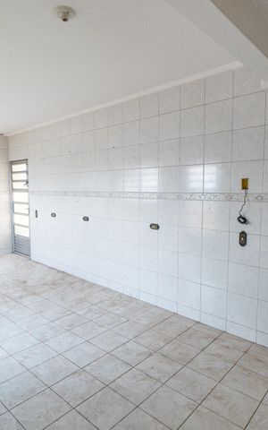Casa à venda com 420m², 3 quartos e 2 vagas Casa à venda com 420m², 3 quartos e 2 vagasCozinha