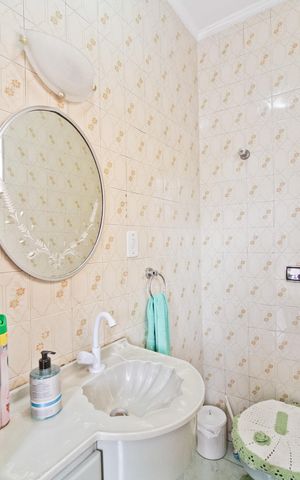 Casa à venda com 264m², 4 quartos e 4 vagas Casa à venda com 264m², 4 quartos e 4 vagasLavabo