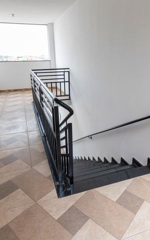 Apartamento à venda com 43m², 2 quartos e sem vaga Apartamento à venda com 43m², 2 quartos e sem vagaEscada