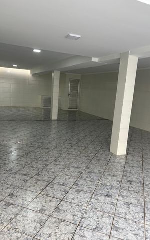 Casa à venda com 270m², 2 quartos e 5 vagas