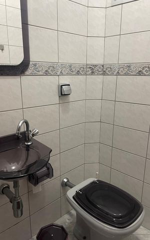 Casa à venda com 270m², 2 quartos e 5 vagas