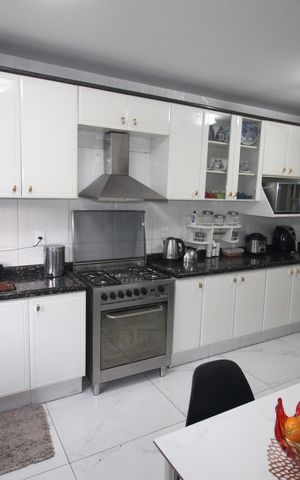 Casa para alugar com 243m², 4 quartos e 1 vagaCozinha