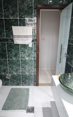 Casa para alugar com 243m², 4 quartos e 1 vagaBanheiro