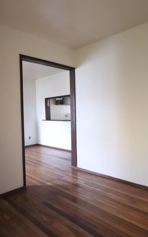 Casa à venda com 600m², 3 quartos e 5 vagasSala casa 02