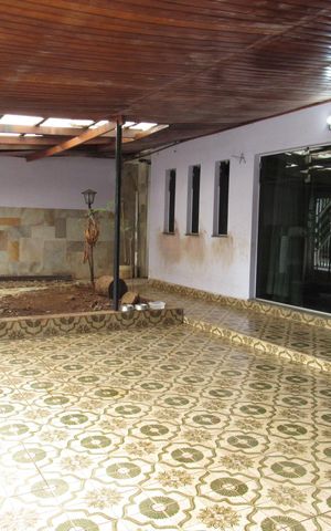 Casa à venda com 330m², 3 quartos e 3 vagasGaragem