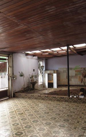 Casa à venda com 330m², 3 quartos e 3 vagasGaragem