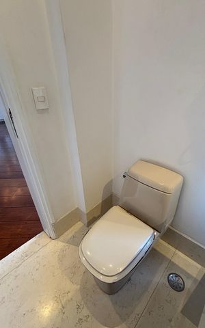 Apartamento à venda com 270m², 4 quartos e 3 vagas Apartamento à venda com 270m², 4 quartos e 3 vagasLavabo
