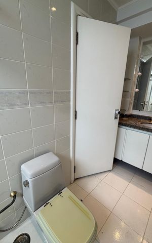 Apartamento à venda com 270m², 4 quartos e 3 vagas Apartamento à venda com 270m², 4 quartos e 3 vagasBanheiro da Suíte 2
